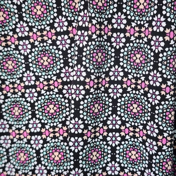 Roz & Ali Top Womens Plus Size 2X Black Geometric Short Sleeve Zipper Detail - Picture 2 of 8